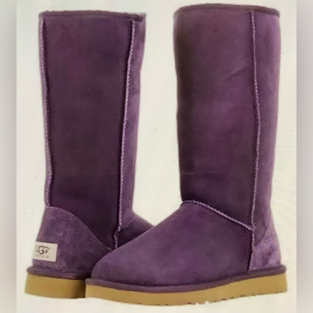 UGG Classic Tall Boots Purple Suede Women’s size 5 Great Condion